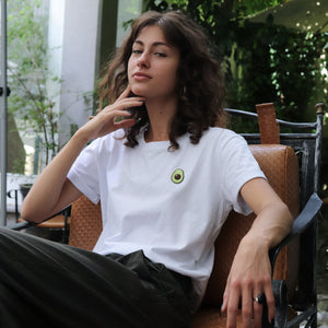 Girl wearing white avocado T-SHIRT 100% organic and sustainable